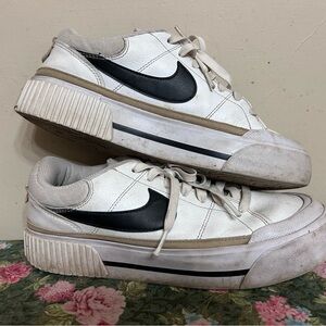 Nike Women's White and Black Low-Top Sneakers